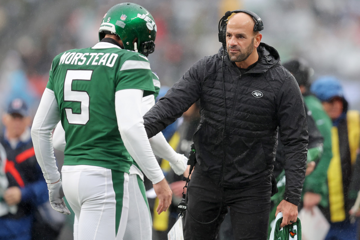 Jets' punter Thomas Morstead returns to the sideline